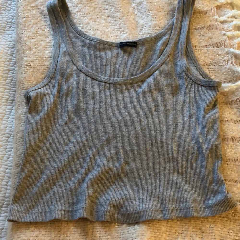 grey tank top